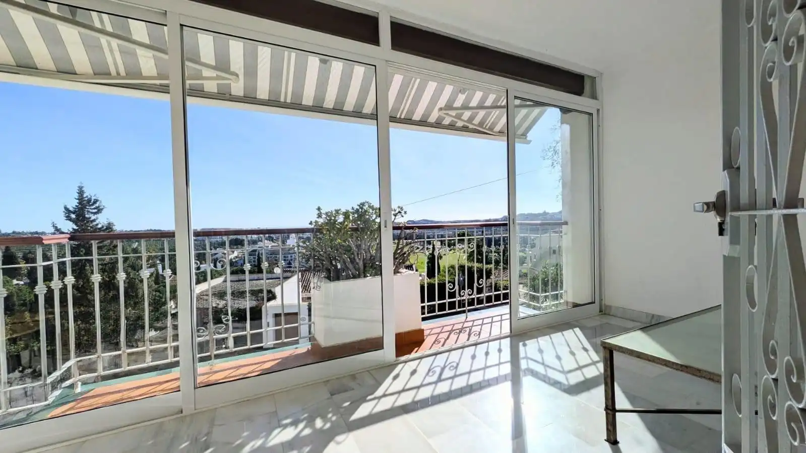 Vista exterior de Casa adosada en venta en Mijas con Aire acondicionado, Terraza y Balcón