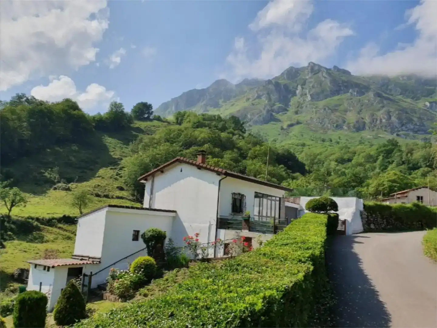 Vista exterior de Planta baixa en venda en Morcín amb Jardí privat, Parquet i Moblat