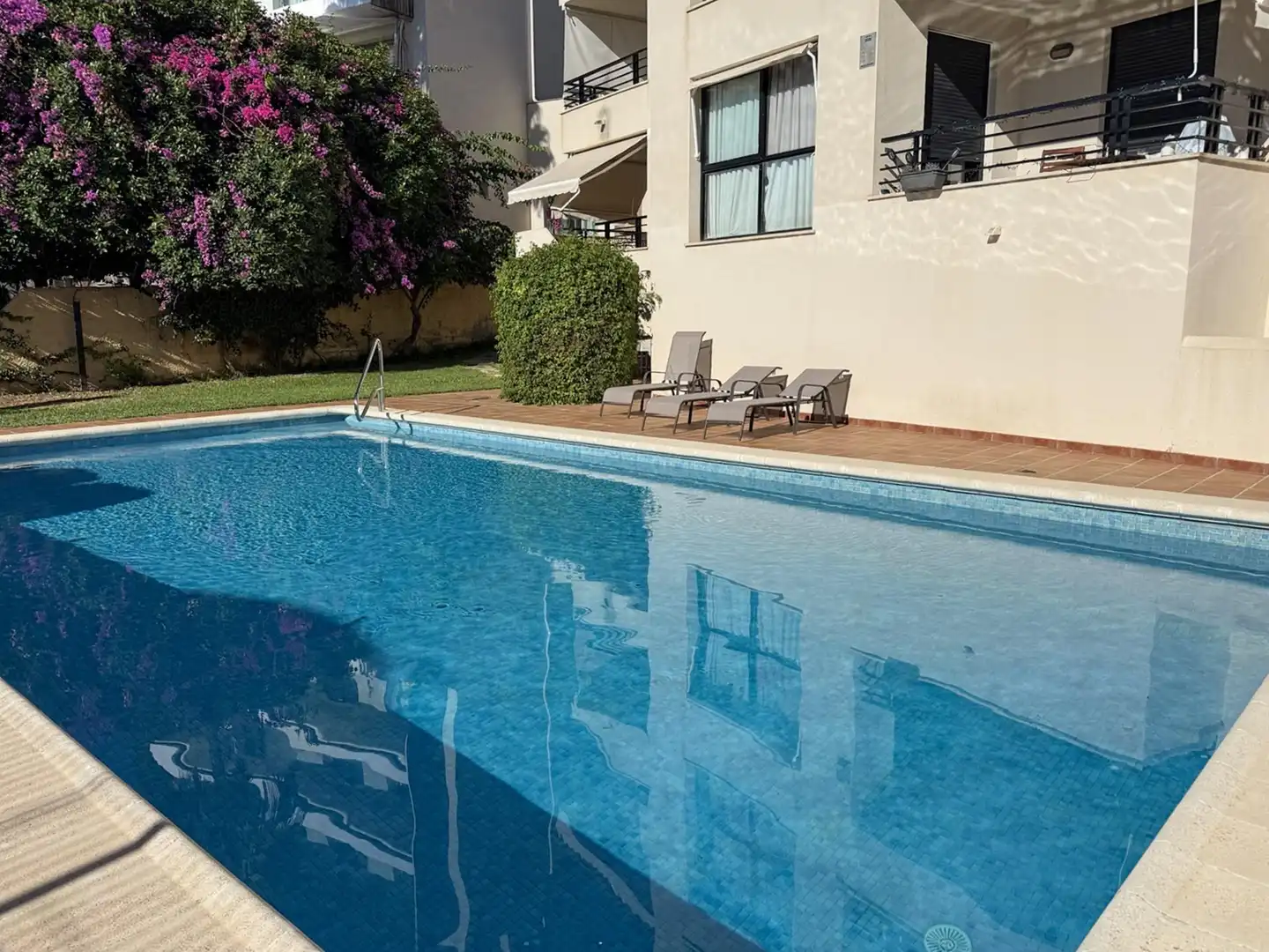 Schwimmbecken von Haus zum Verkauf in  Palma de Mallorca mit Klimaanlage, Heizung und Privatgarten