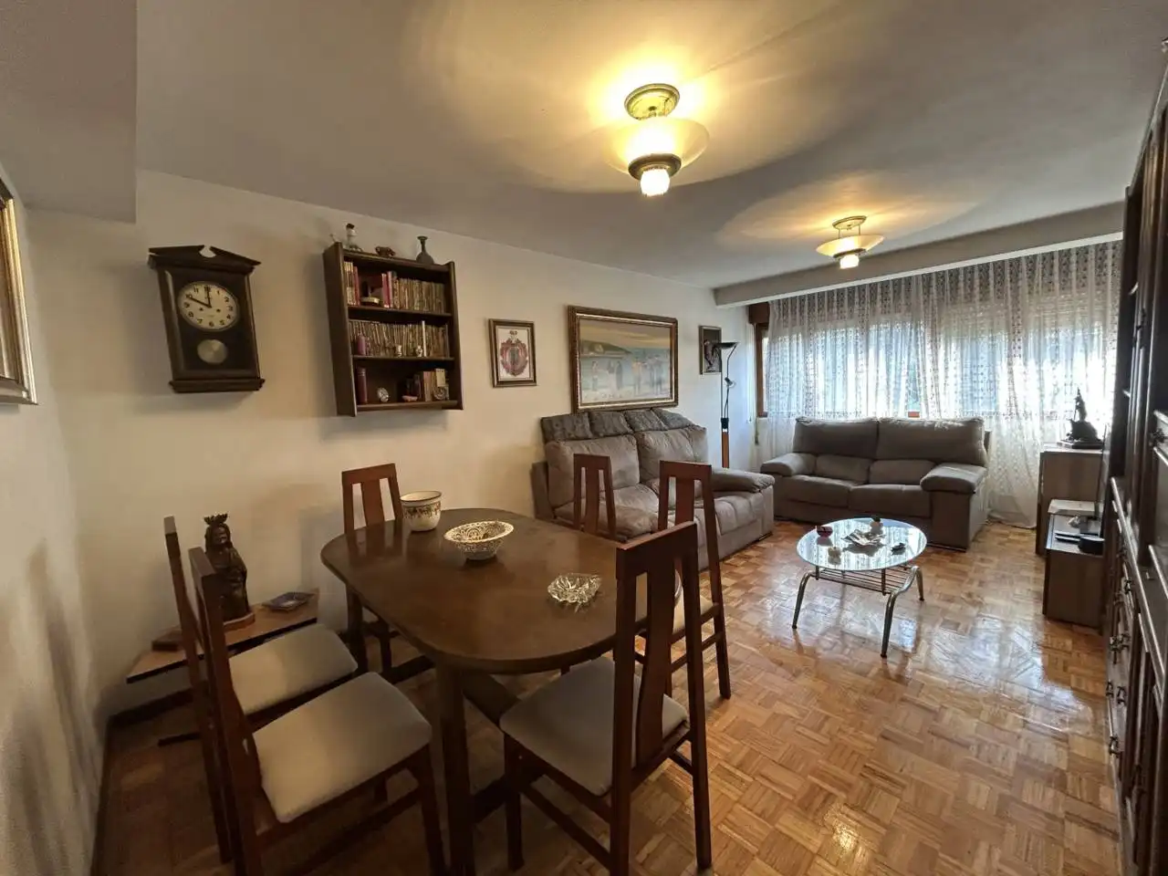 Wohnzimmer von Wohnung zum Verkauf in Oviedo  mit Heizung, Parkett und Abstellraum
