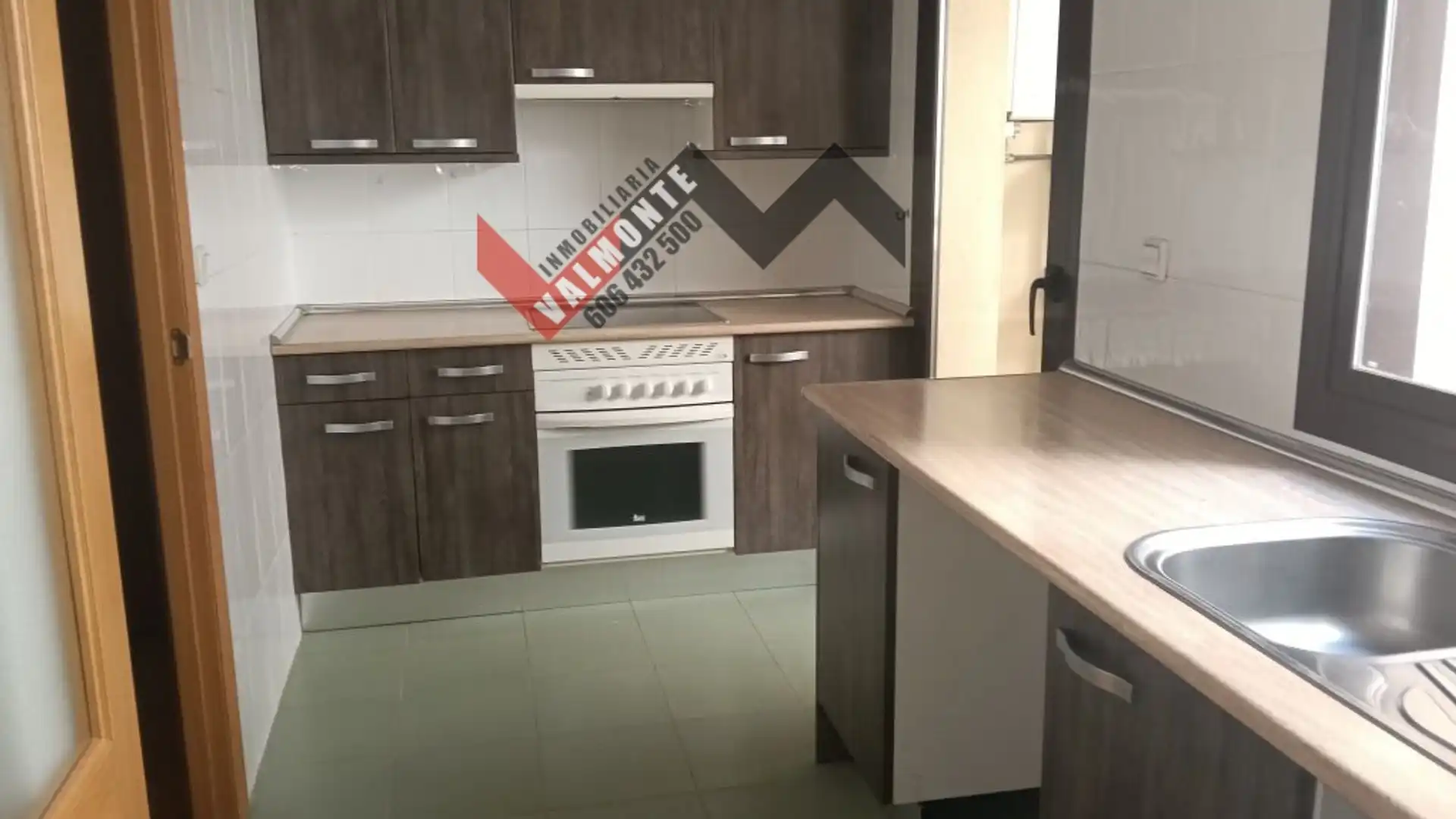 Cocina de Piso en venta en Torrijos con Calefacción, Trastero y Balcón