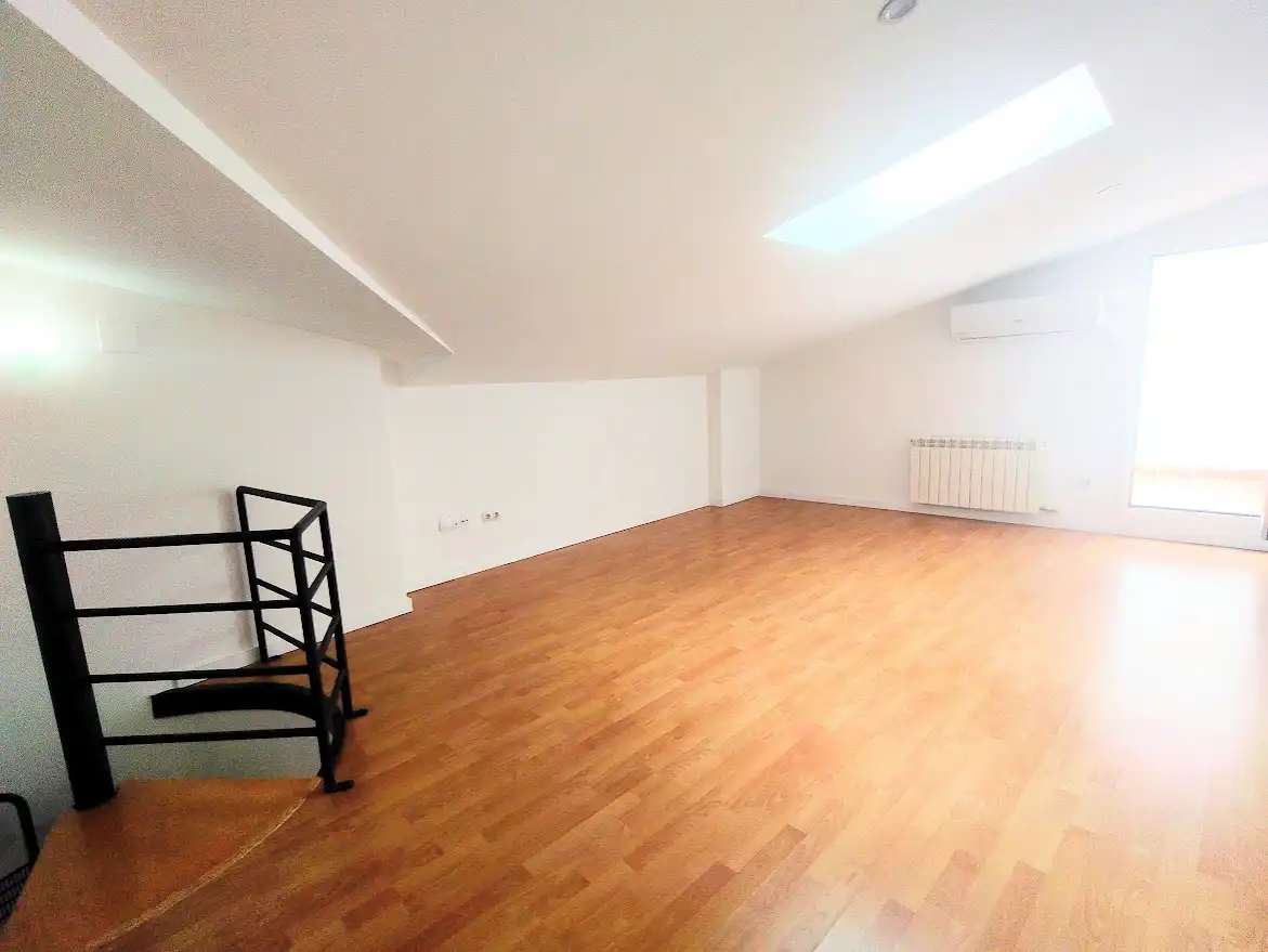 Duplexes for rent in Carrer Correu Vell, Centre Històric
