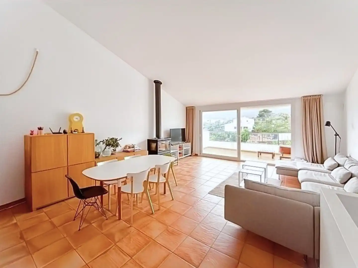 Wohnzimmer von Einfamilien-Reihenhaus zum Verkauf in Cadaqués mit Klimaanlage, Heizung und Terrasse