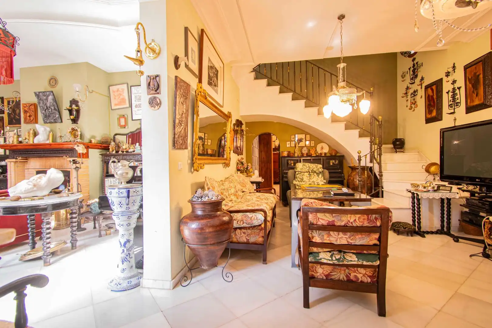 Country house zum Verkauf in Mairena del Aljarafe mit Terrasse, Schwimmbad und Balkon