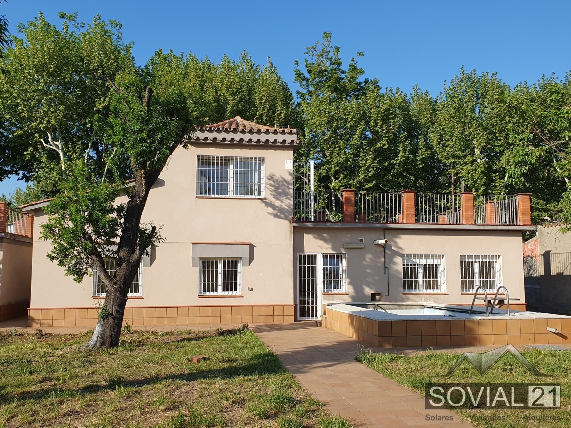 Vista exterior de Casa o xalet en venda en Sant Cugat del Vallès amb Calefacció, Jardí privat i Terrassa
