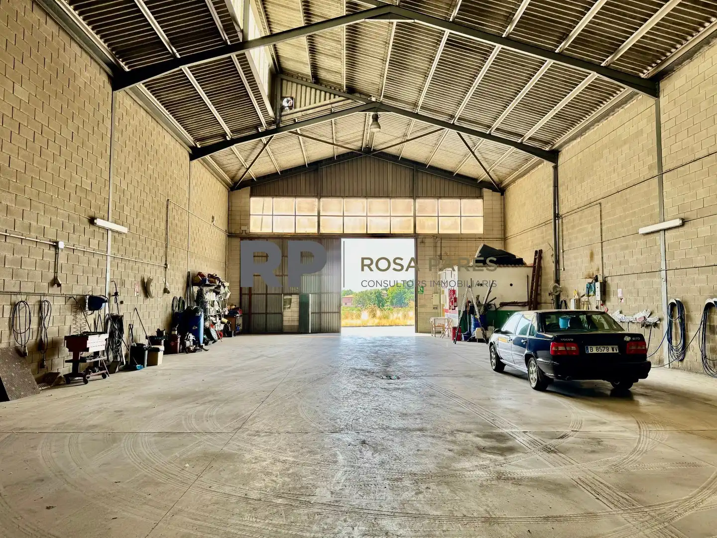 Vista exterior de Nave industrial en venta en Tona