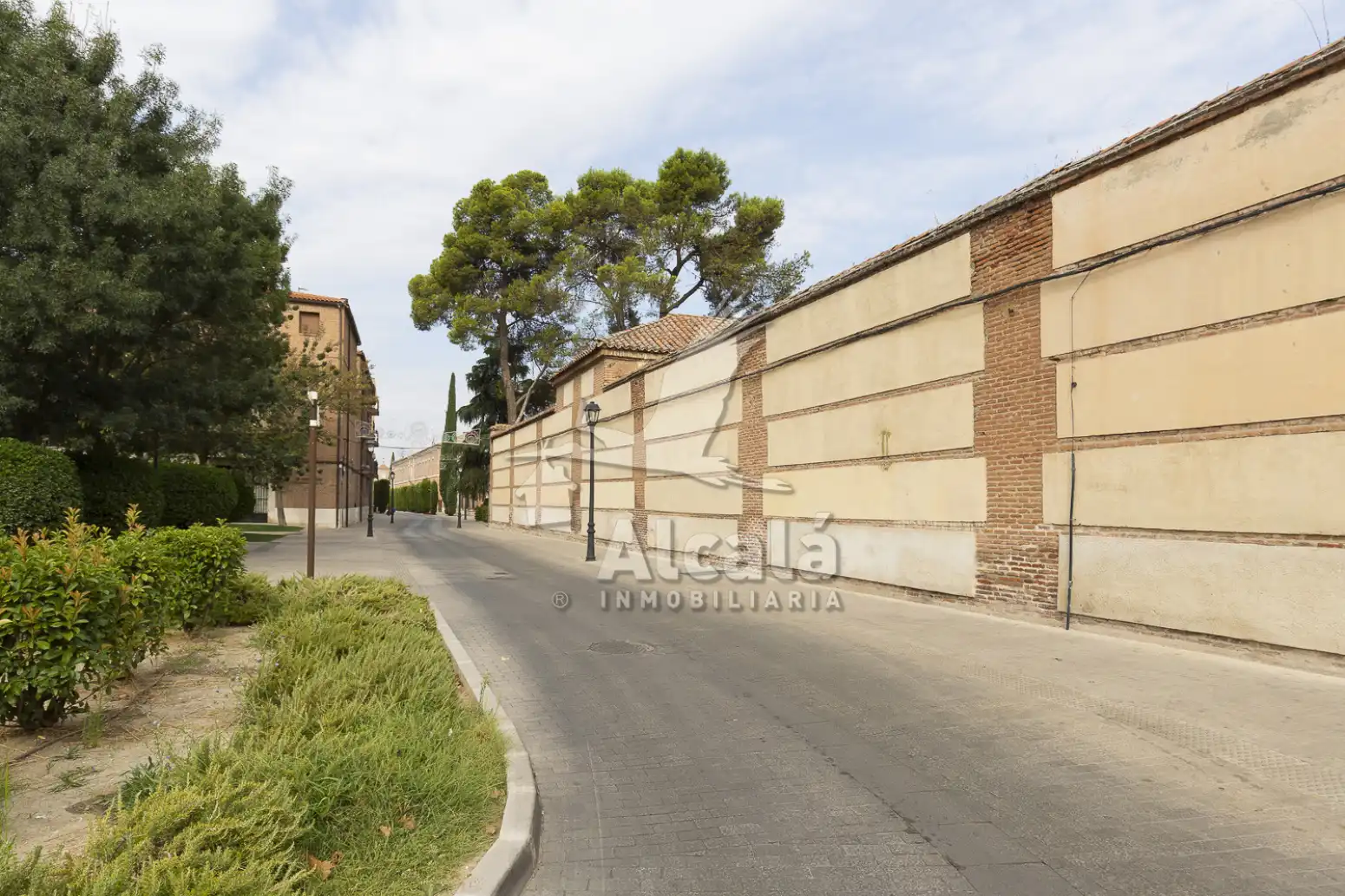 Vista exterior de Pis en venda en Alcalá de Henares amb Aire condicionat, Calefacció i Moblat