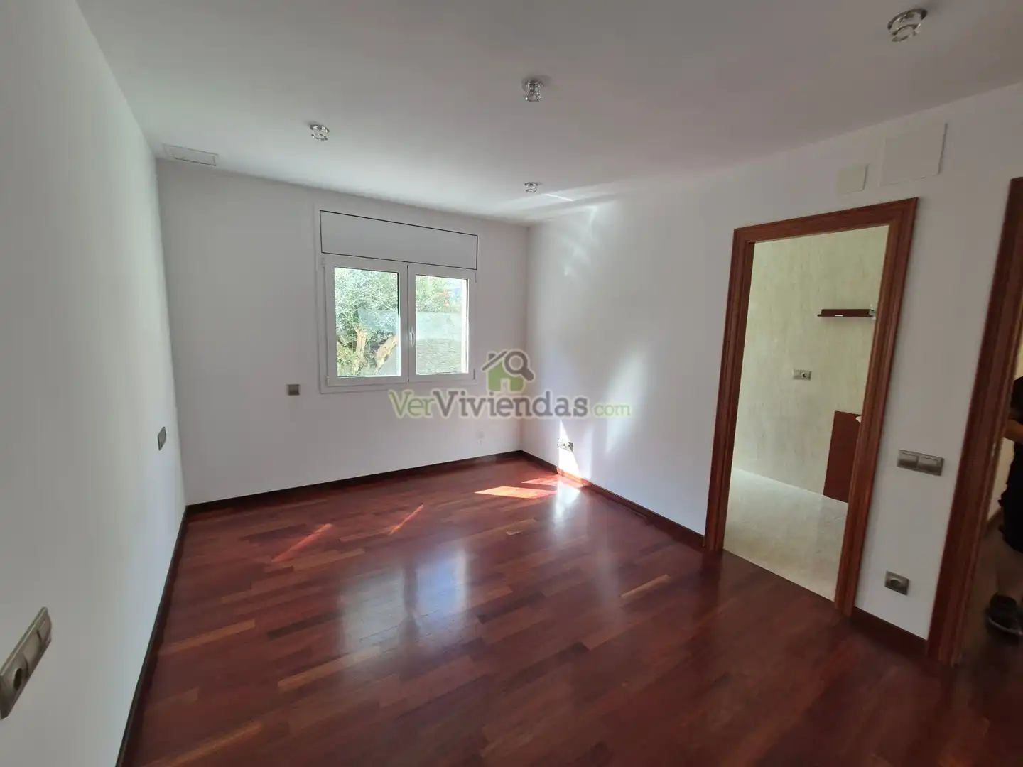 Sala de estar de Casa o chalet en venta en Vallirana con Aire acondicionado, Calefacción y Jardín privado