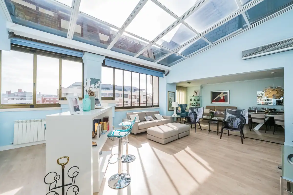 Sala de estar de Dúplex en venta en Majadahonda con Aire acondicionado, Calefacción y Parquet