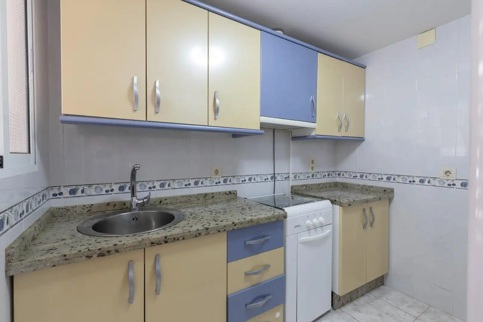 Cuina de Pis en venda en Granada amb Terrassa