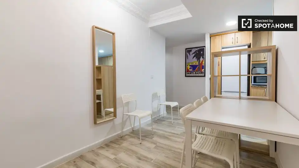 Dining room of Flat for rent in Valencia  with Air Conditioner, Heating and Furnished