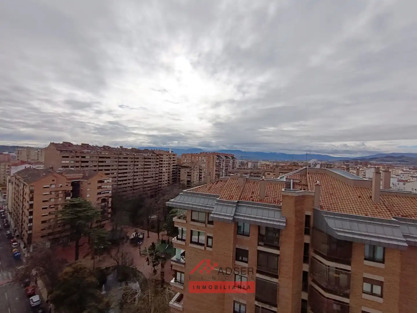 Vista exterior de Piso de alquiler en  Logroño con Calefacción, Parquet y Terraza