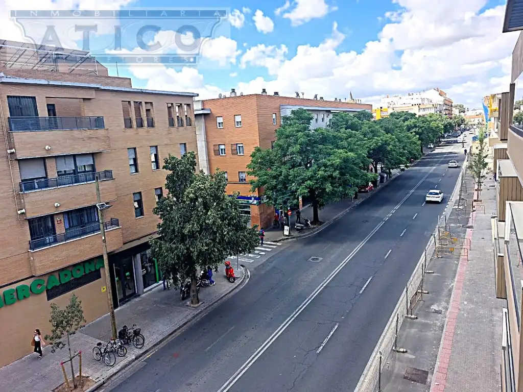 Vista exterior de Pis en venda en Sevilla amb Aire condicionat