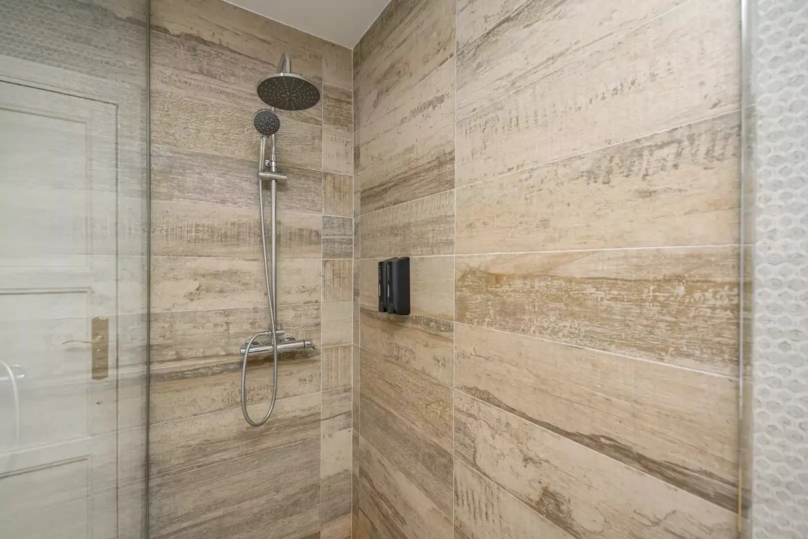 Bathroom of Flat for rent in Madrid  with Air Conditioner, Heating and Terrace