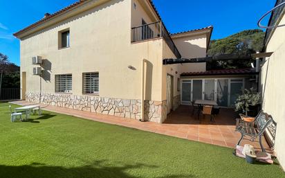 Vista exterior de Casa o xalet en venda en Sant Iscle de Vallalta amb Aire condicionat, Calefacció i Jardí privat