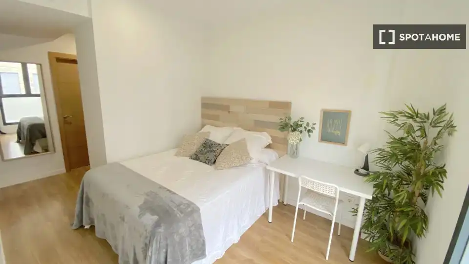 Bedroom of Flat for rent in Sevilla  with Air Conditioner, Heating and Furnished