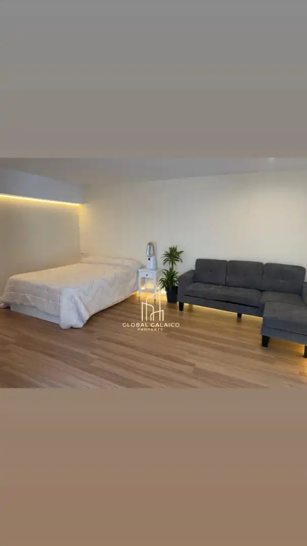 Dormitori de Casa o xalet en venda en Vigo  amb Aire condicionat, Calefacció i Terrassa