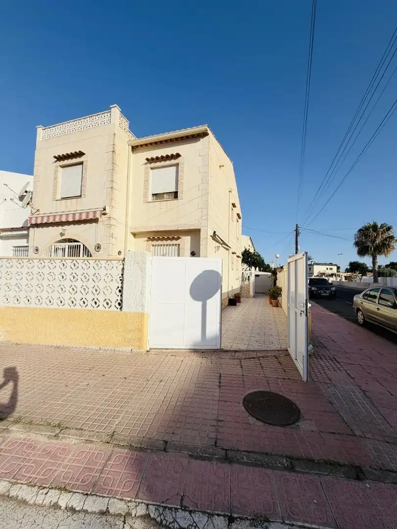 Casa adosada en venda a Calle Bonn, Zona Playa de los Locos