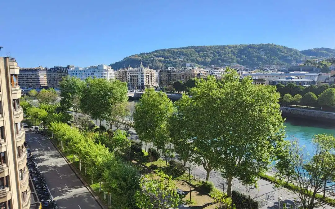 Vista exterior de Piso en venta en Donostia - San Sebastián  con Calefacción y Alarma