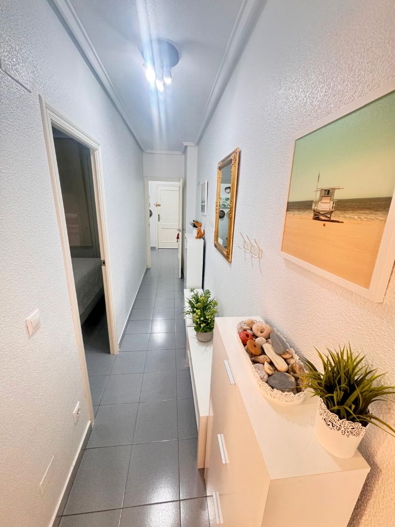 Piso en venta en Torrevieja con Aire acondicionado, Terraza y Amueblado