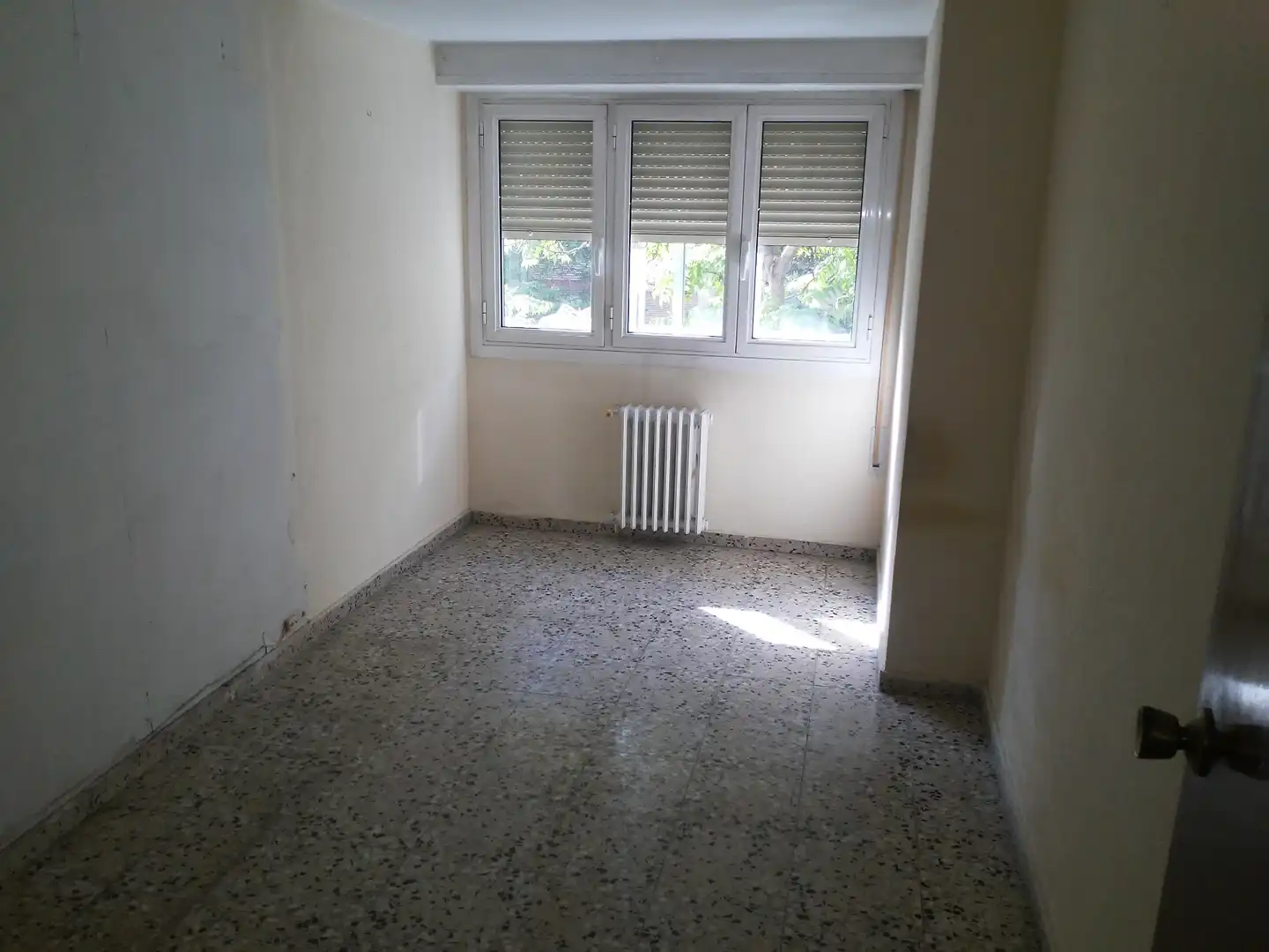 Habitación de Piso en venta en Zaragoza con Calefacción, Terraza y Horno