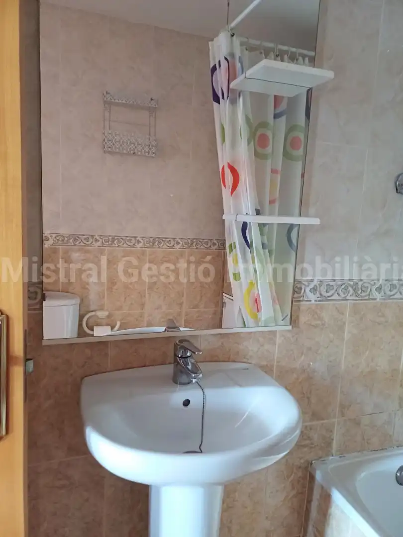 Badezimmer von Dachboden zum Verkauf in Calafell mit Klimaanlage, Terrasse und Abstellraum