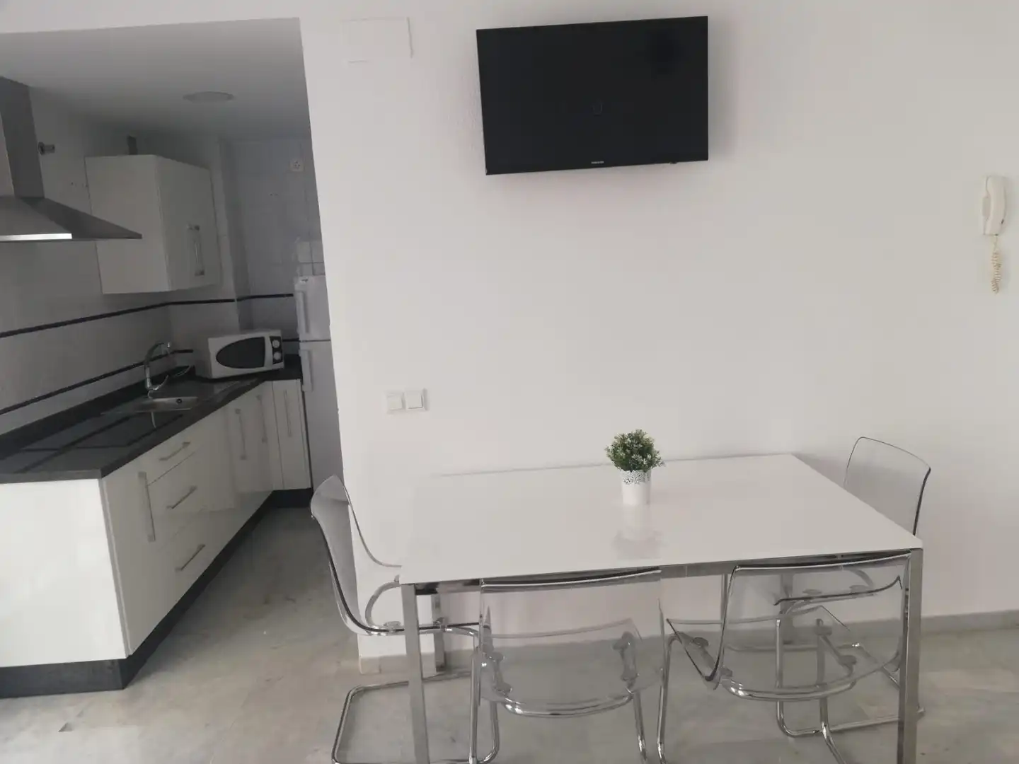 Cocina de Estudio de alquiler en Fuengirola con Aire acondicionado y Amueblado