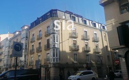 Vista exterior de Àtic en venda en Vitoria - Gasteiz amb Calefacció