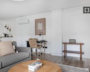 Living room of Flat to rent in  Madrid Capital  with Air Conditioner and Balcony