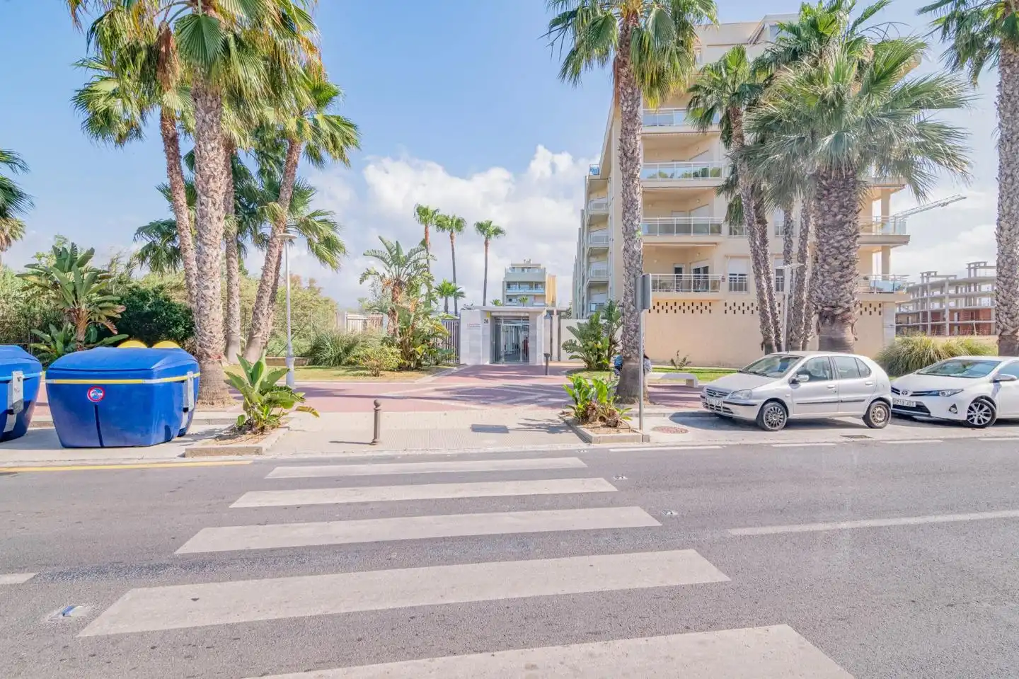 Vista exterior de Piso en venta en Motril con Terraza y Piscina comunitaria