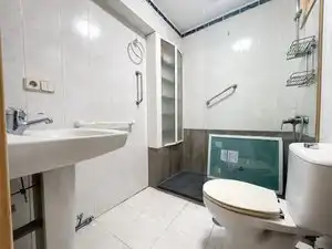 Bany de Pis en venda en Madrid amb Terrassa