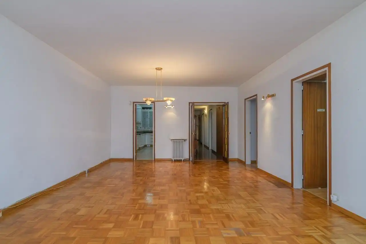 Piso en venta en Barcelona con Calefacción y Parquet