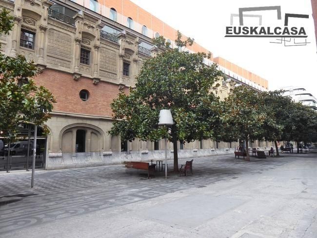 Vista exterior de Pis en venda en Bilbao  amb Calefacció, Terrassa i Traster