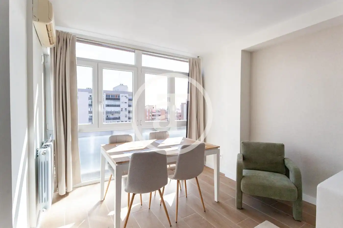 Dining room of Flat for rent in Madrid  with Heating, Furnished and Oven