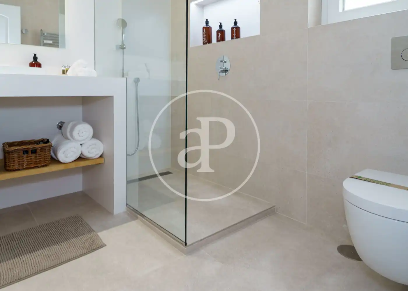 Bathroom of Flat for rent in Madrid  with Air Conditioner, Heating and Furnished