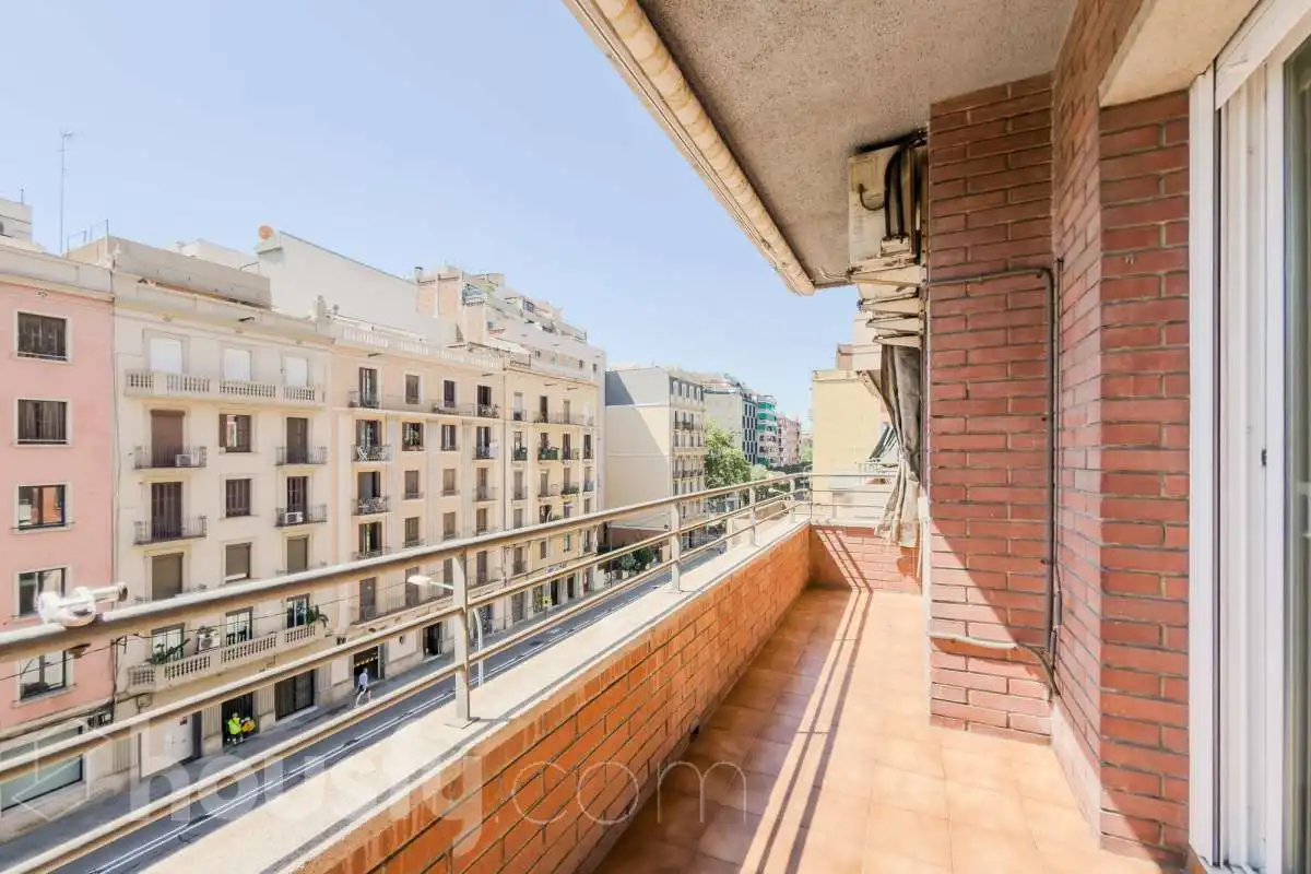 Piso con terraza en venta en Calle Aragó ., imagen 2