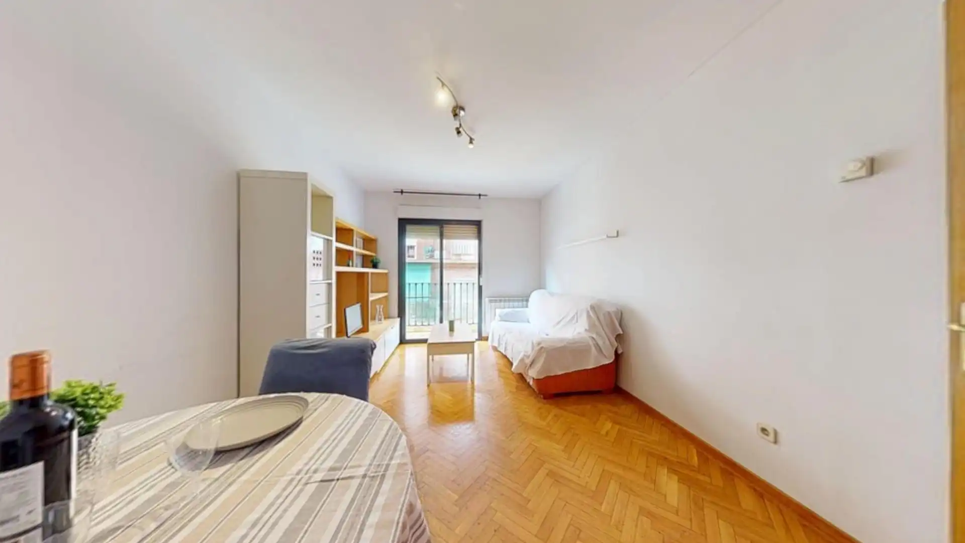 Habitación de Piso en venta en Madrid con Calefacción y Balcón