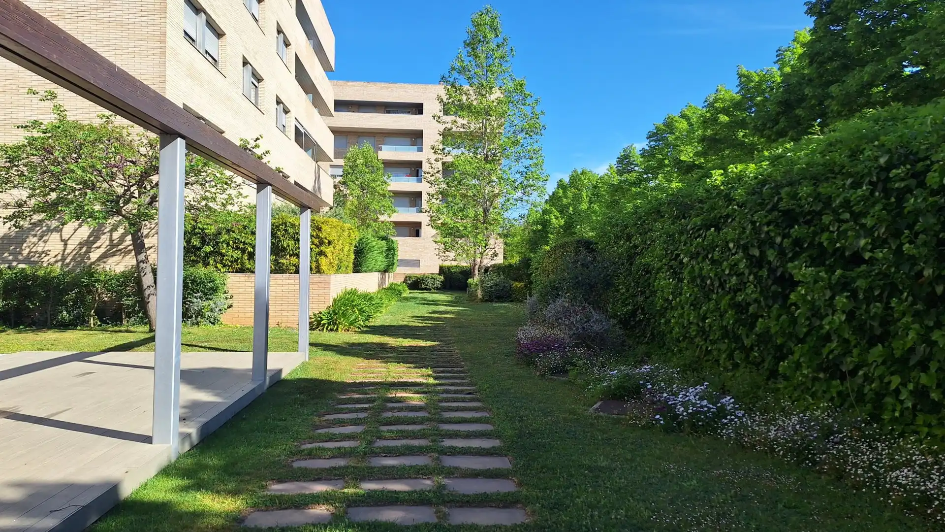 Parkplatz von Wohnung zum Verkauf in Salt mit Klimaanlage, Heizung und Terrasse