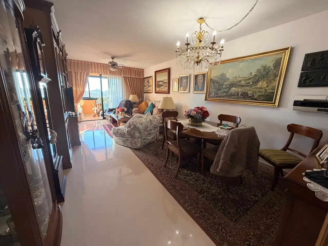 Sala de estar de Piso en venta en Alicante / Alacant con Terraza, Trastero y Piscina comunitaria