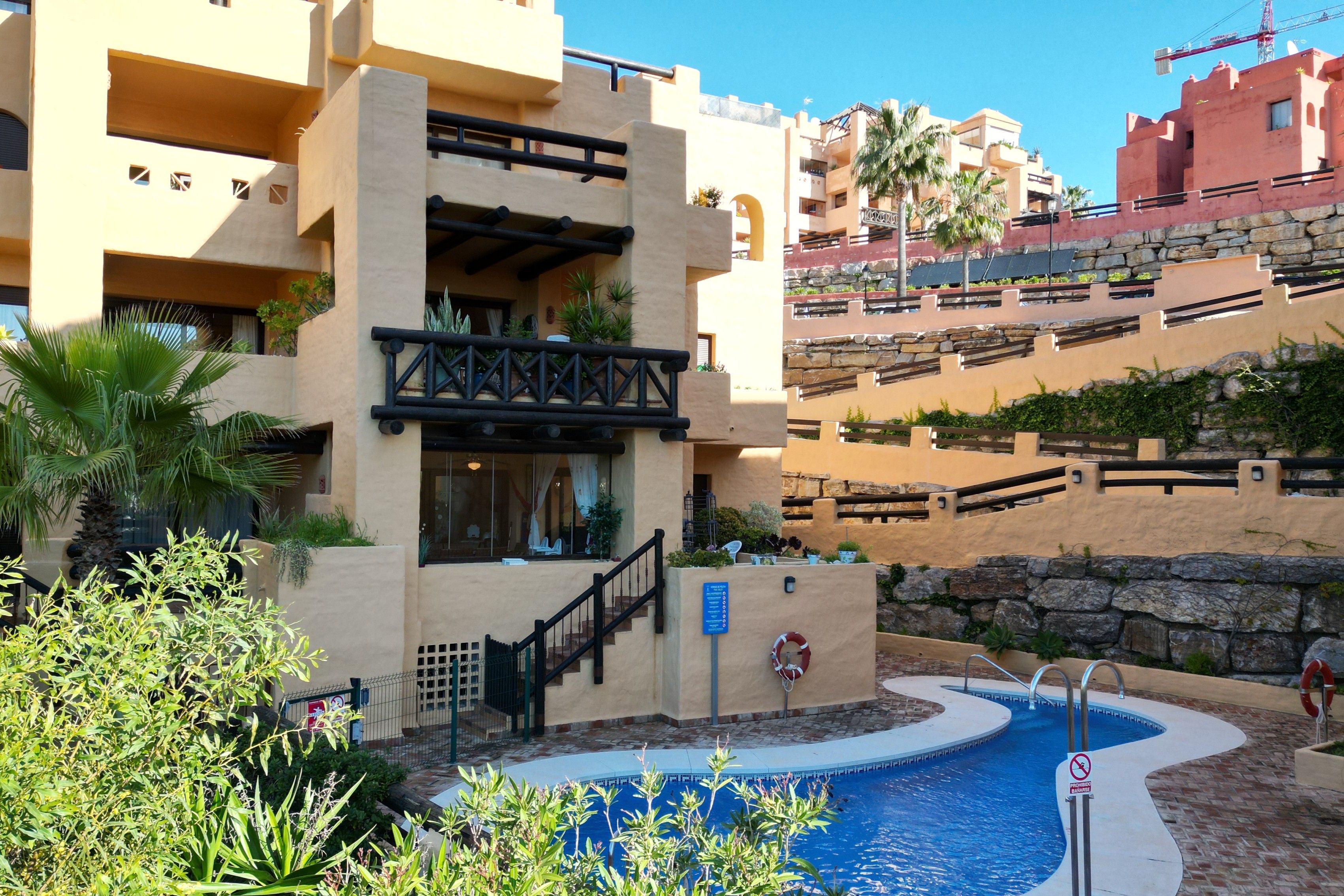 Vista exterior de Apartament en venda en Manilva amb Calefacció, Jardí privat i Terrassa