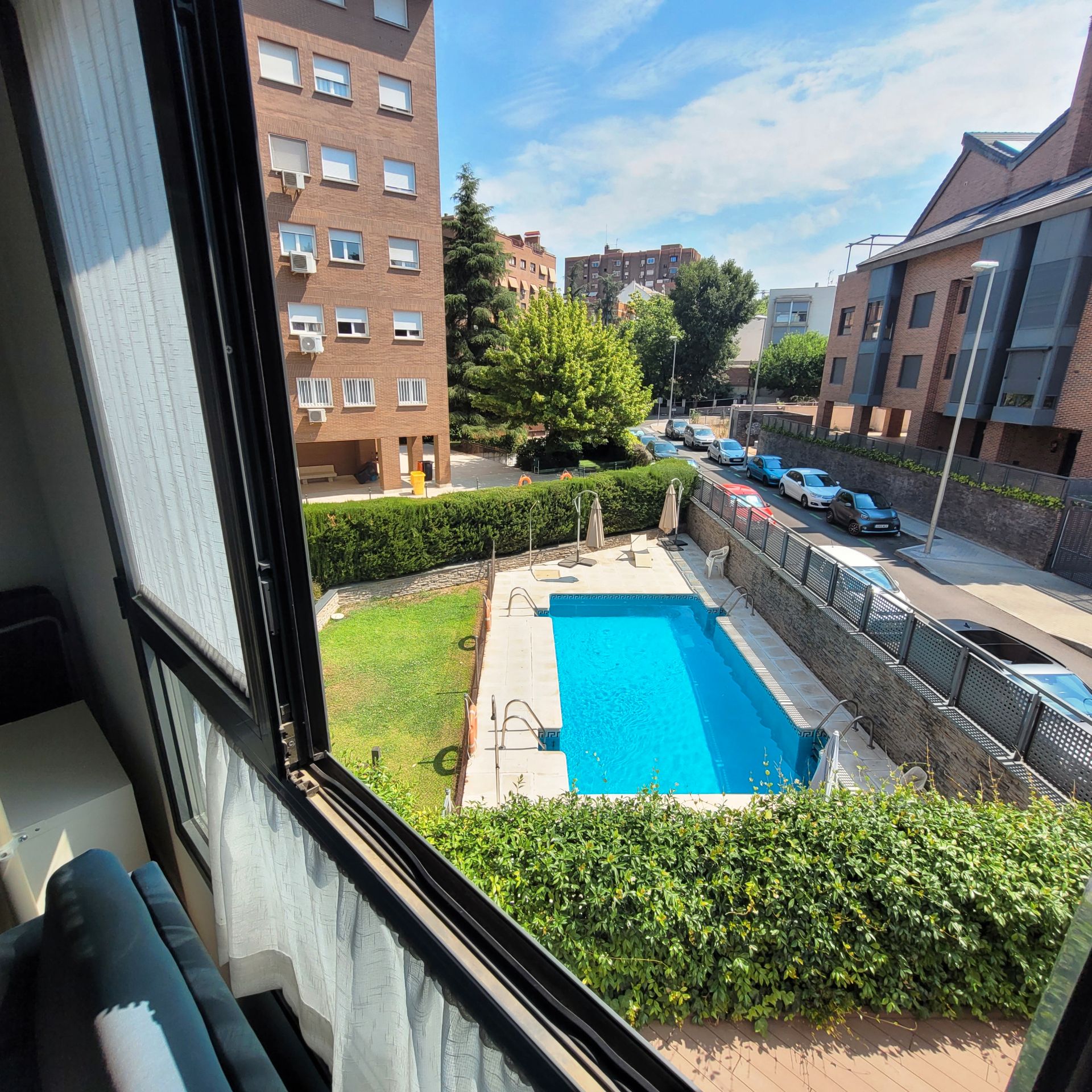 Piscina de Estudi de lloguer en  Madrid Capital amb Aire condicionat, Parquet i Moblat