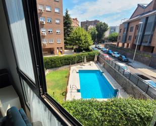 Piscina de Estudi de lloguer en  Madrid Capital amb Aire condicionat, Parquet i Moblat