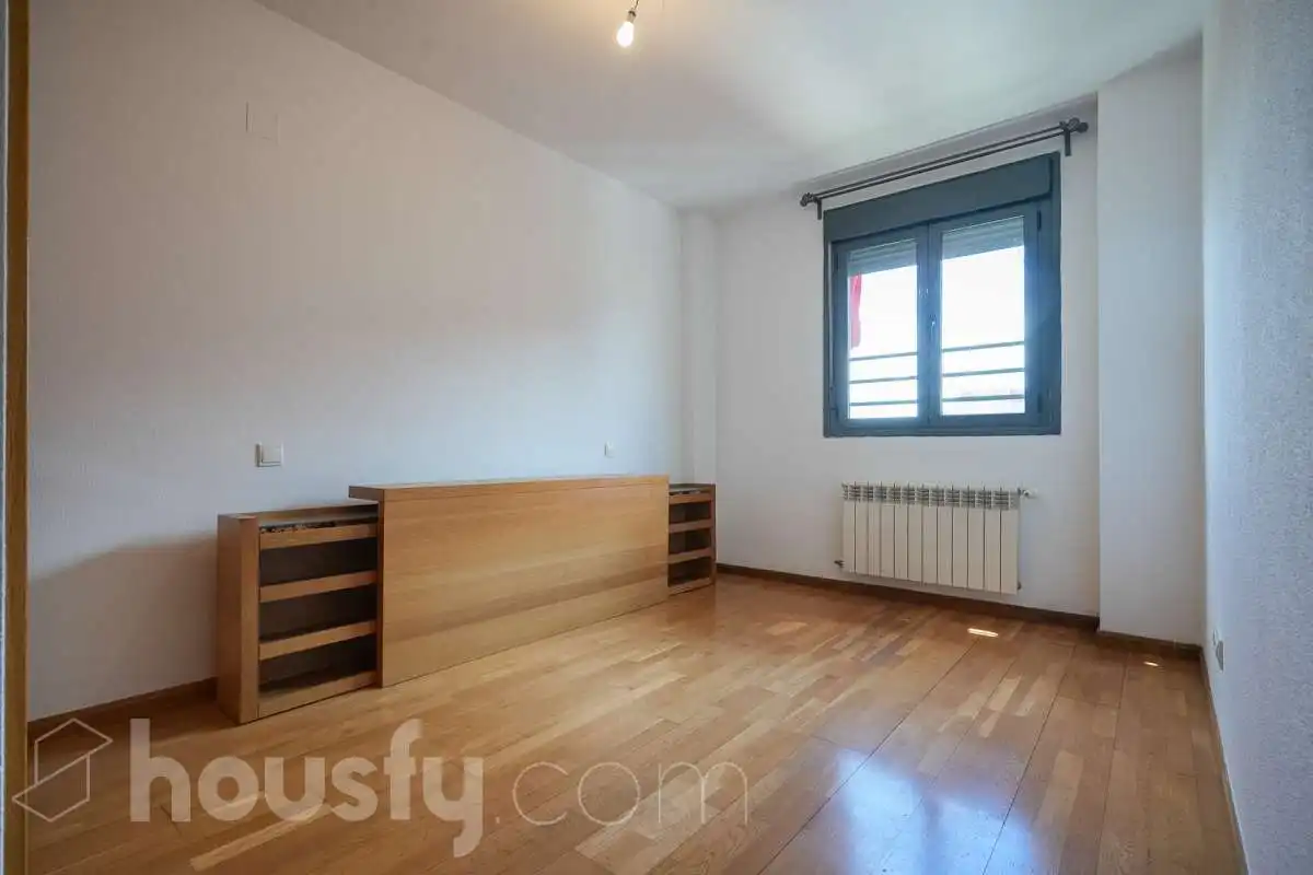 Bedroom of Flat for sale in Madrid  with Air Conditioner, Heating and Private garden