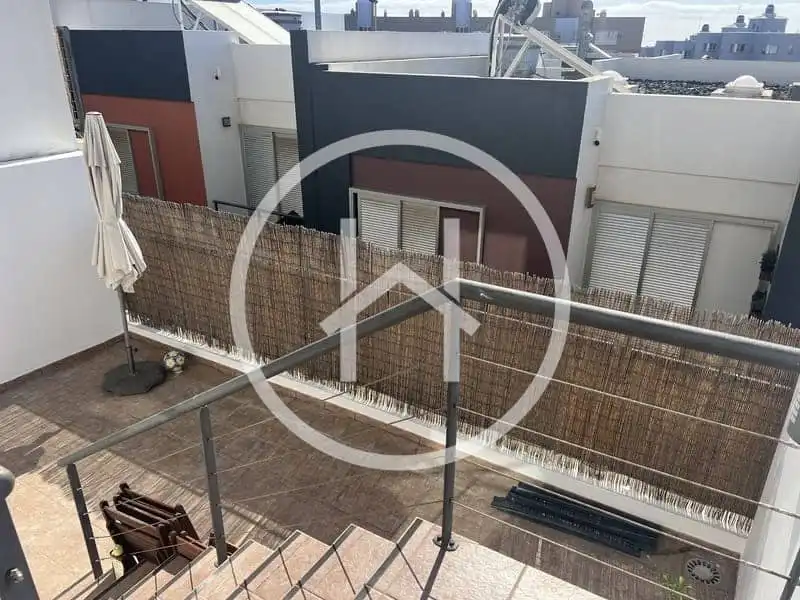 Vista exterior de Casa adosada de lloguer en Santa Cruz de Tenerife amb Moblat, Forn i Rentadora