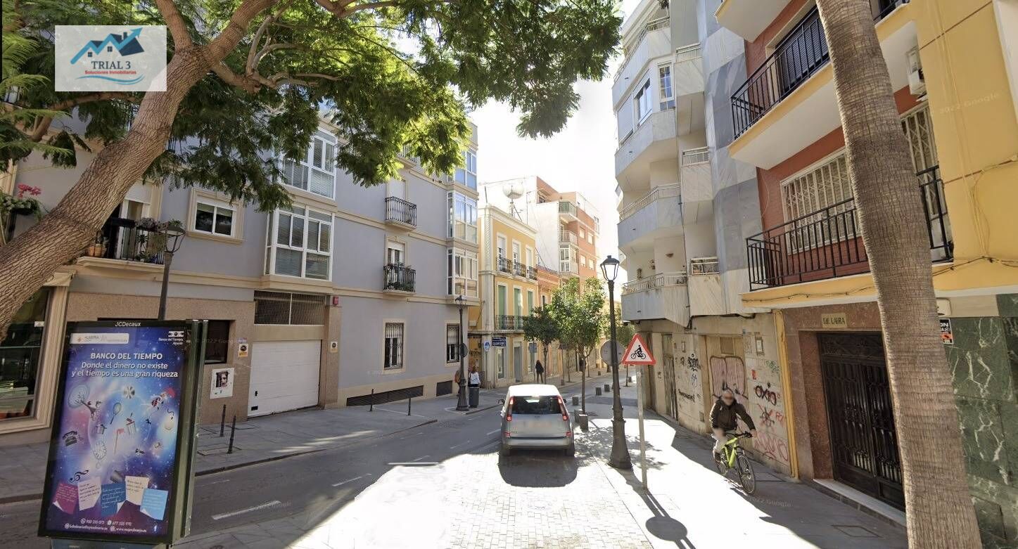Vista exterior de Piso en venta en  Almería Capital