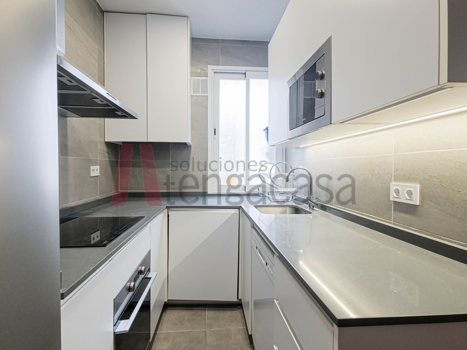Kitchen of Flat to rent in  Madrid Capital  with Air Conditioner, Heating and Furnished