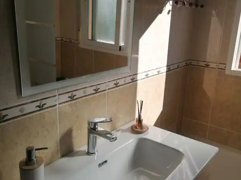 Bany de Casa o xalet en venda en La Nucia amb Aire condicionat, Parquet i Piscina