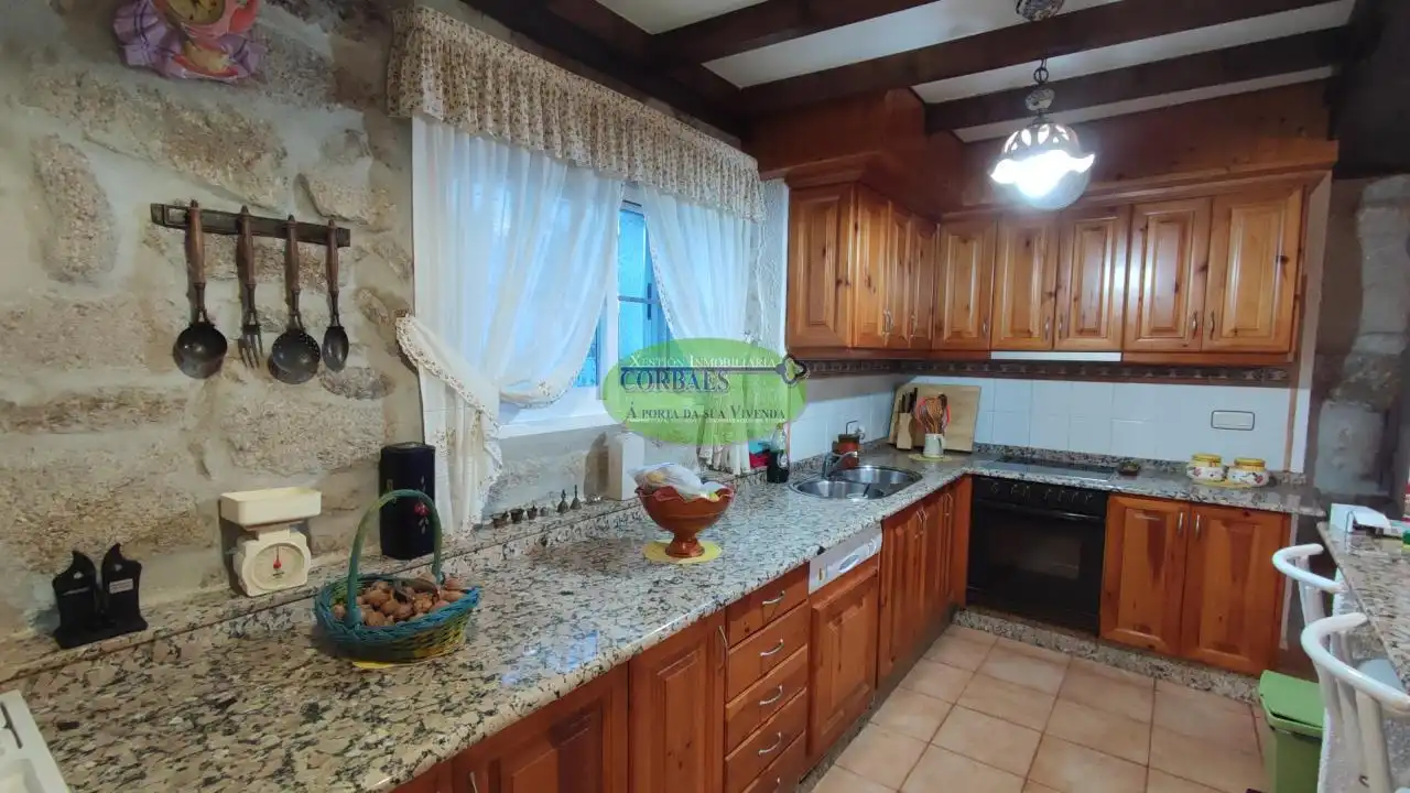 Cuina de Casa o xalet en venda en Paderne de Allariz amb Calefacció, Jardí privat i Parquet