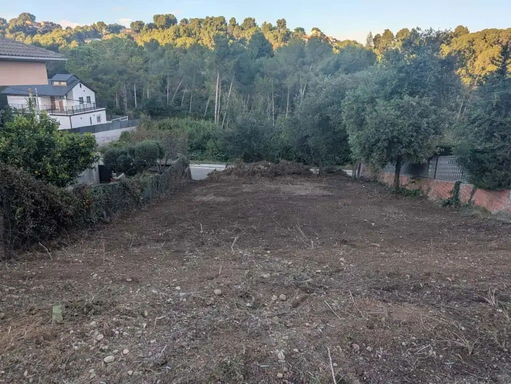Terreno residencial en venta en Castellnou - Can Mir - Can Solà