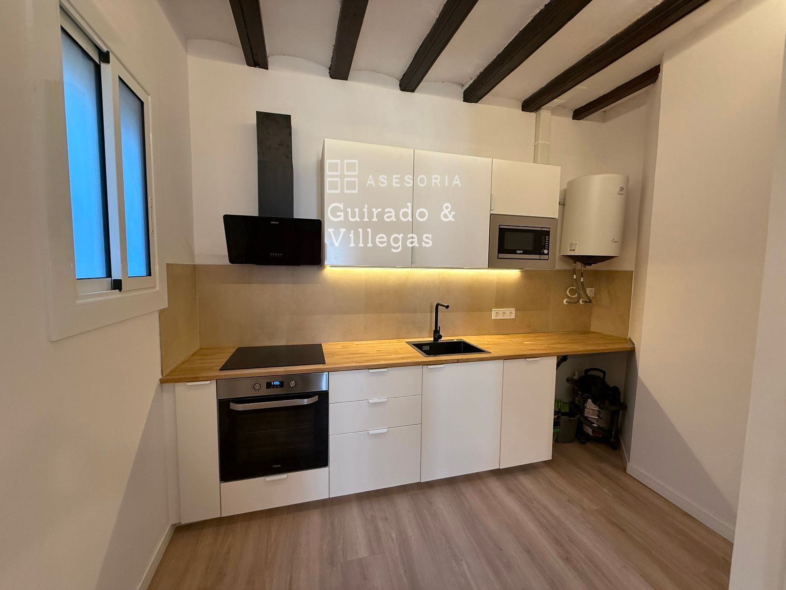 Kitchen of Flat for sale in  Barcelona Capital  with Air Conditioner, Storage room and Oven